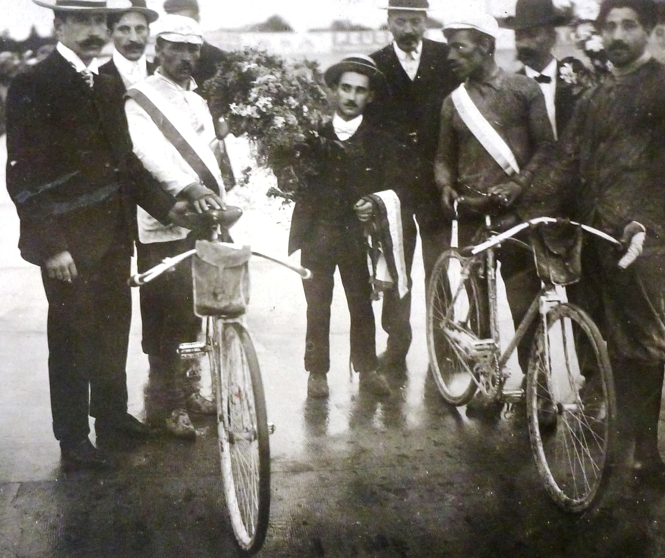 Maurice Garin después de ganar el Tour de France de 1903